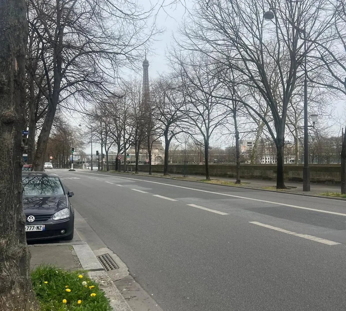 View Of Eiffel Tower Paris 16Th Arrondissement Trocadero With Terrasseアパートメント フランス